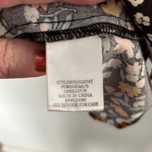 🖤🌸CUTE LITTLE MINIDRESS BY OTHERS FOLLOW SIZE XS 30Wx23L DARK FLORAL PATTERN - Picture 4 of 5